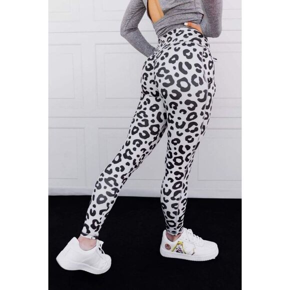 Celestial Bodiez NWT Power 7/8th Leggings in 'Snow Leopardess' Size Small - Picture 3 of 8